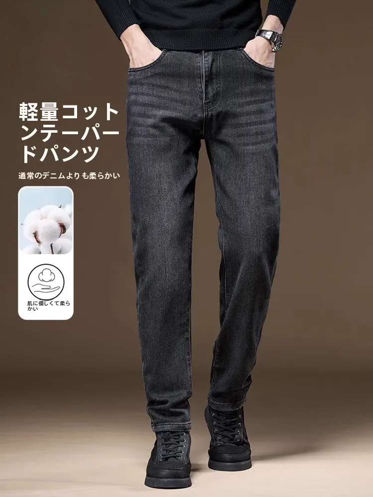 黒 メンズ と ダークグレー、チャコールグレー でどう選ぶ？ストレートデニムパンツが通勤とカジュアルを両立する理由