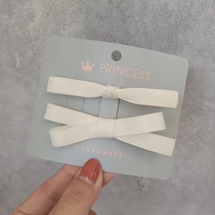 シンプルで美しいデザインのバタフライクリップ【サイドクリップ・ミルクホワイト】