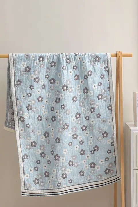 四層の純綿ガーゼバスタオル【柔らかく吸水性に優れ速乾】