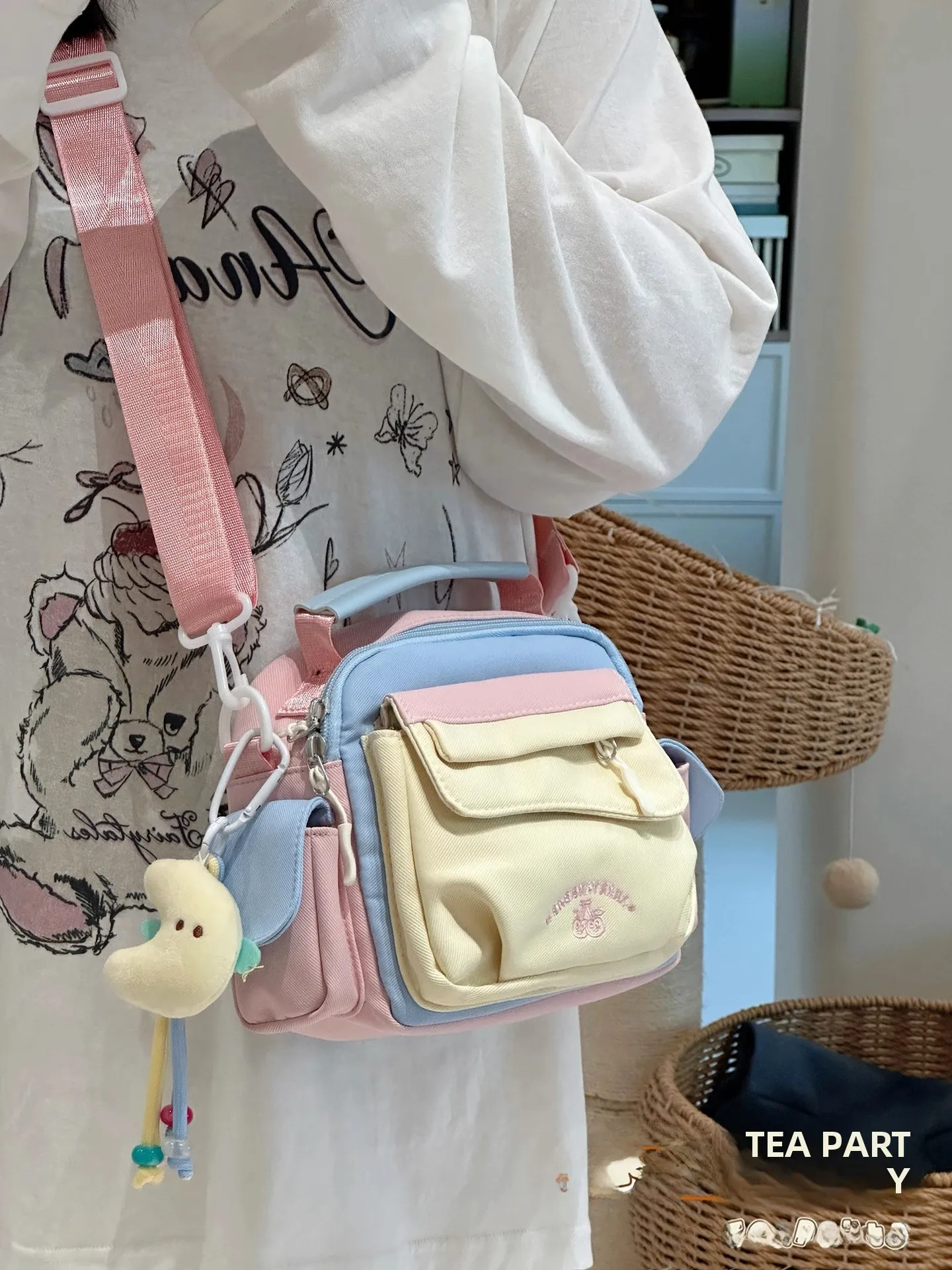 オフィスカジュアルに合うかっこいいバッグは？シンプルで軽い斜め掛けバッグが解決する3つの理由