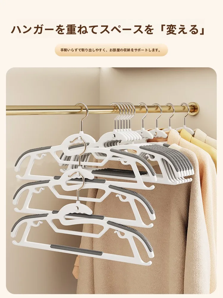 「Tシャツをハンガーにかけるとシワになるの？」「飾るハンガー」の正しい選び方とは？