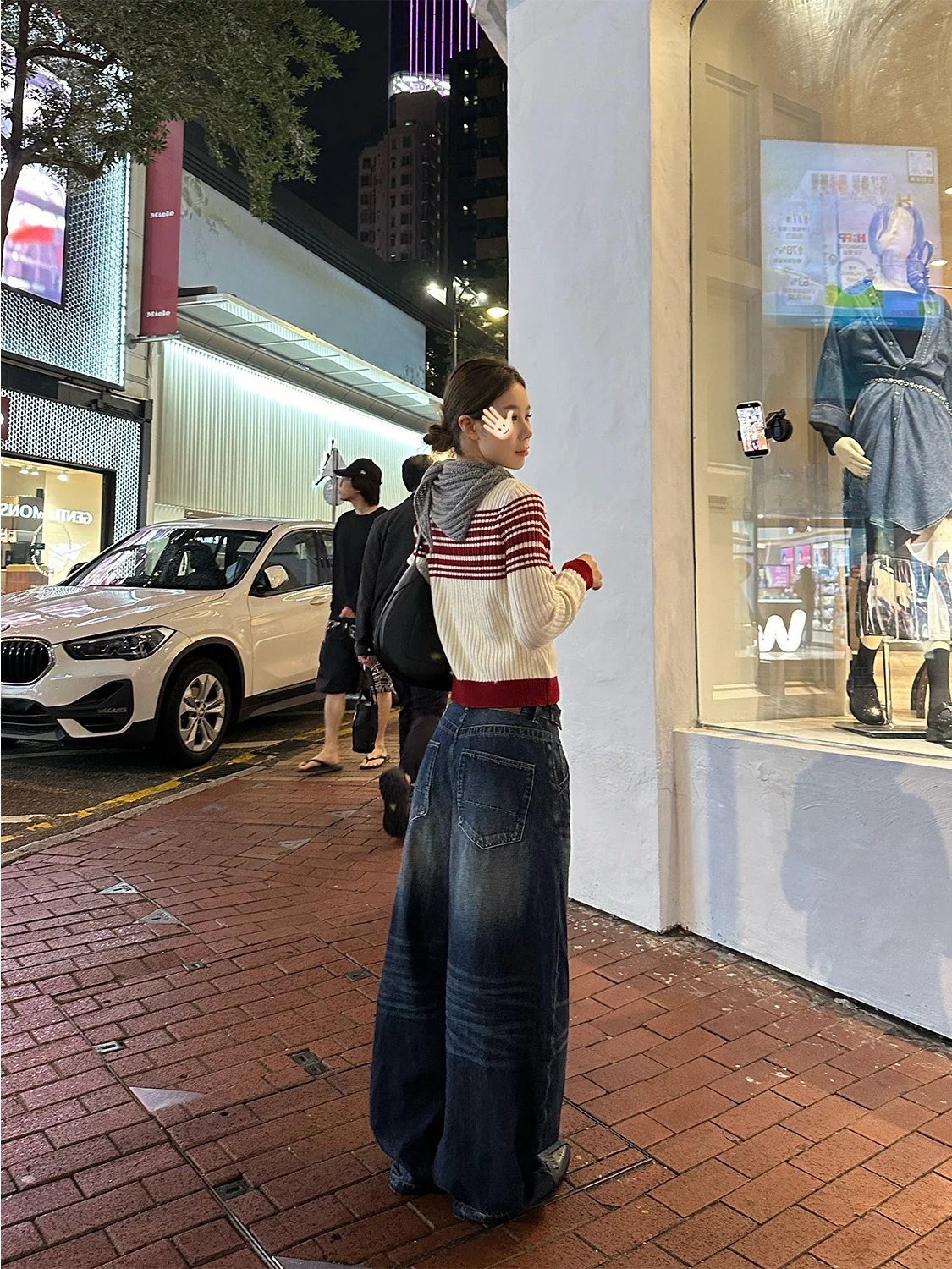 黒 デニム ワイド パンツは本当に今が旬？高腰ワイドレッグデニムパンツが解決する、日常の着こなしの悩みとは