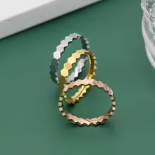ユニークデザインのトリコロールハニカムリング【シンプルスタイル・ファッションギフト】