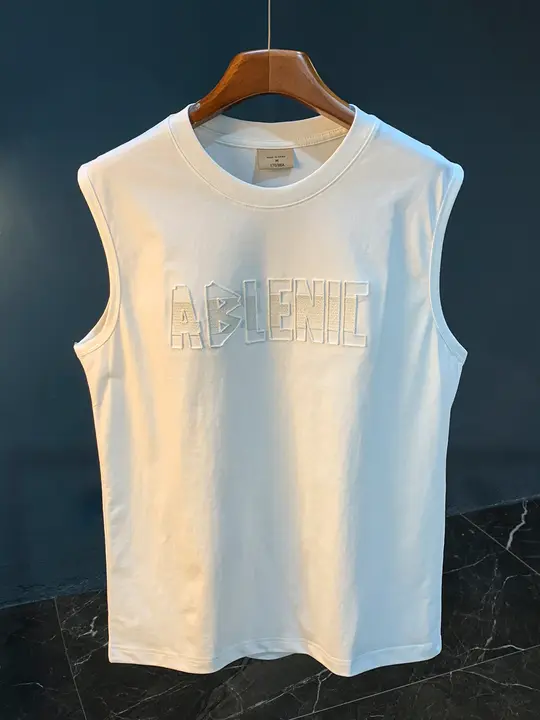 シンプルで通気性のある無袖Tシャツ【夏用・白色・スポーツ対応】