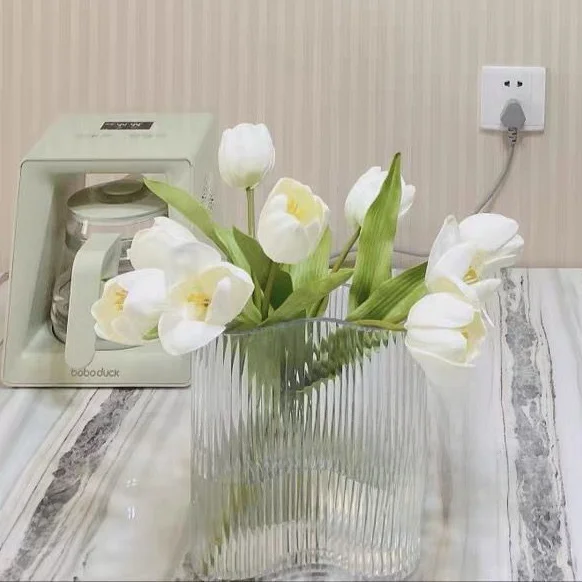 緑の造花は本物みたいに見えるのか？水洗い可能なチューリップ造花の実際の見せ方と使い方