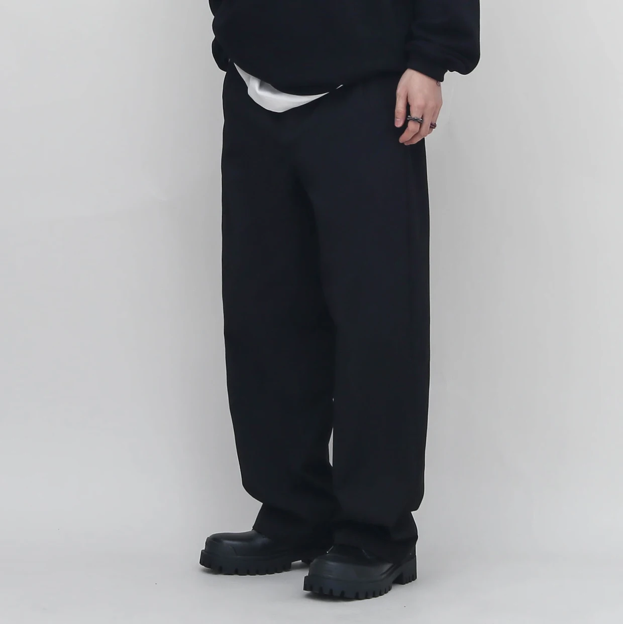エッグパンツや水色パンツで悩むなら、どんなボトムパンツが最適？