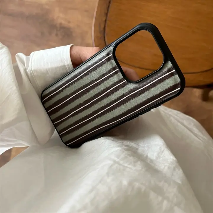 レトロレザー製 シンプルなグリーンストライプのiPhone用ケース【全包防摔・クリエイティブデザイン】