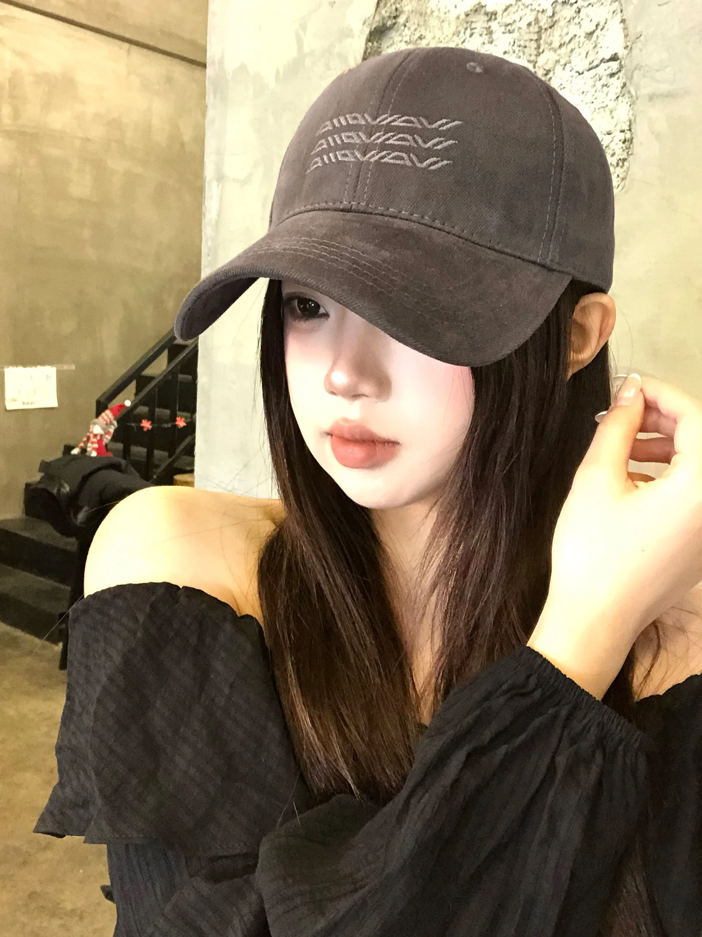 50代の男性が選ぶ、オシャレな帽子とは？ベリーショートヘアやボブヘアにも似合うキャップの選び方