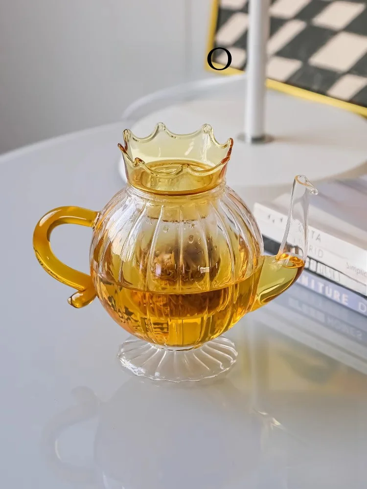 ガラスティーカップ おしゃれなデザイン 例：英国式アフタヌーンティー茶器セットの実用性とデザイン分析
