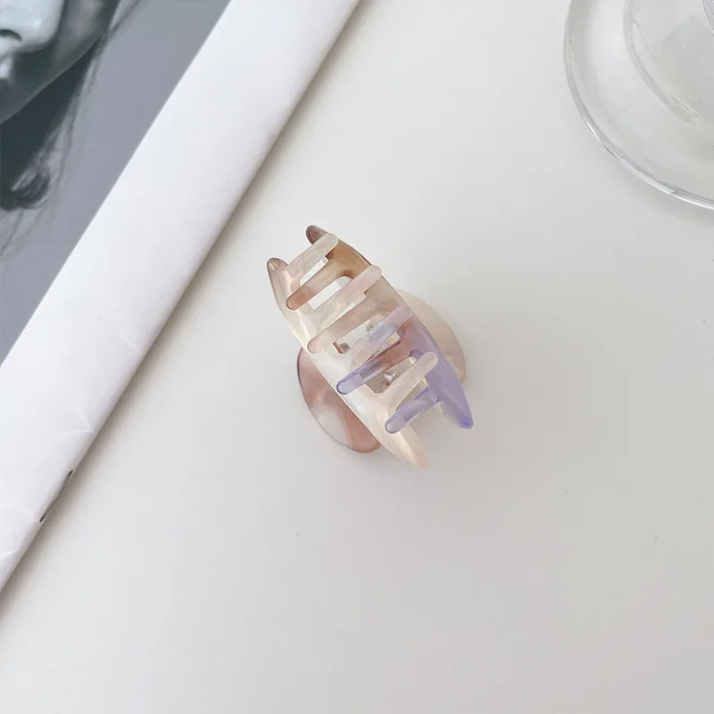 病み髪型に悩むあなたに、今すぐ使える「カラフルなポニーテールヘアクリップ」は？