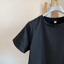 黒のショート丈Tシャツ【女性用・ハイウエスト・コットン・フィット・夏用・クロップドデザイン】