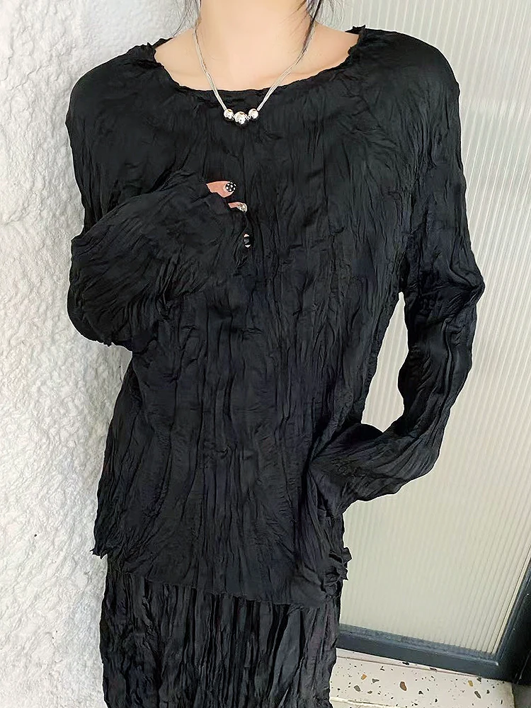 大人可愛い服 40代コーデの完全ガイド｜圧縮プリーツTシャツで自然なスタイルを実現