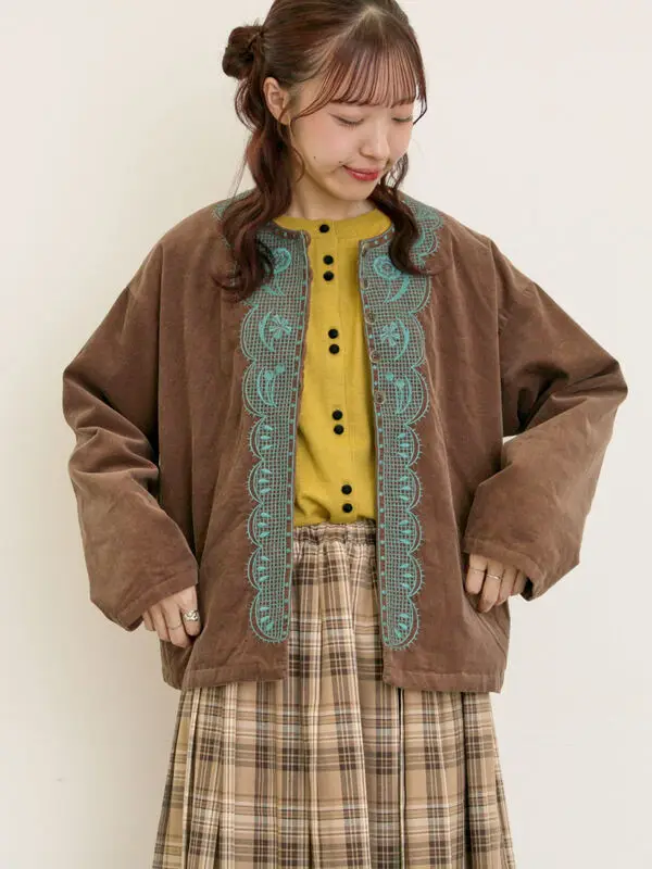 デニムジャケット コーデ 完全ガイド｜レトロ刺繍とゆったりシルエットの自然なスタイル