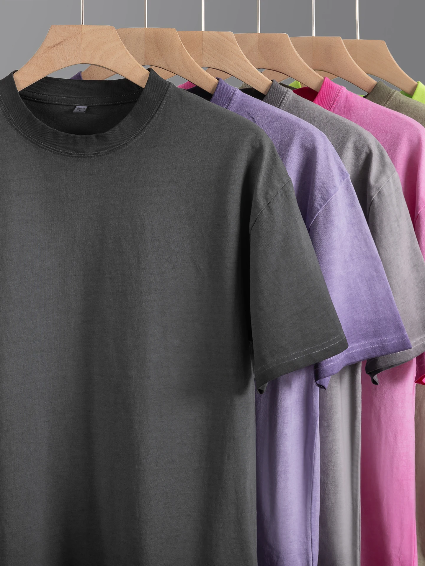 色あせしたTシャツを元に戻すのは無理？ワッフル染めのビンテージ風Tシャツが解決する理由とは