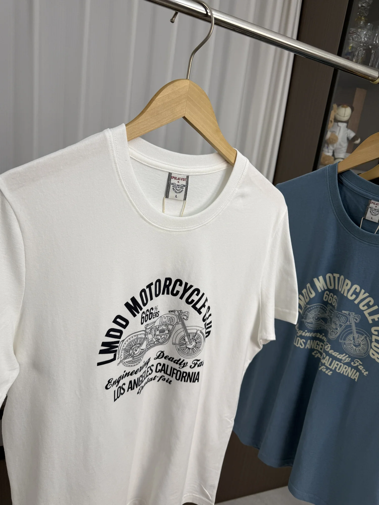 ハーレークラシックとマジックマシンの違いは？夏のカジュアルスタイルに最適なTシャツの選び方