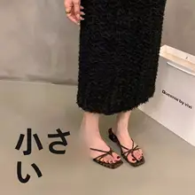 粗めのヒールのレオパード柄トングサンダル【女性用・夏のカジュアル・細ベルト】