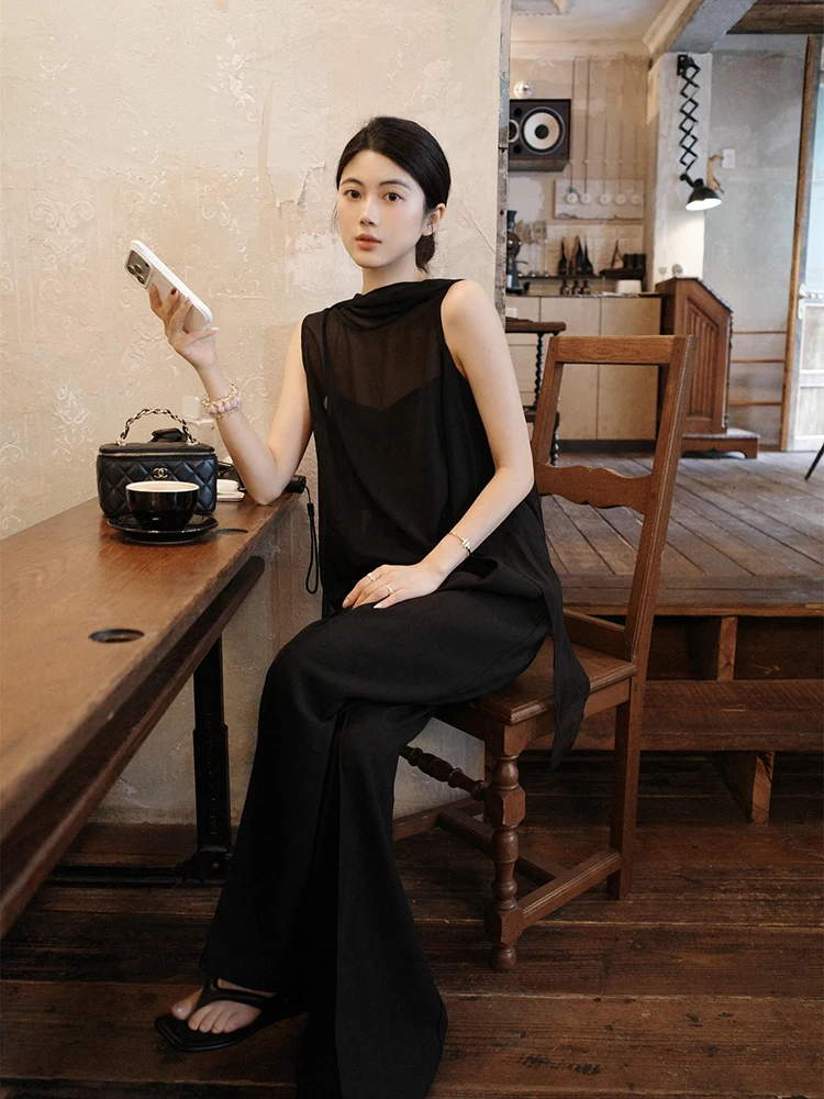 23aw とは？その季節に何を買ったらいいのか——シンプルで上質な透け感トップスとストレートパンツの選び方