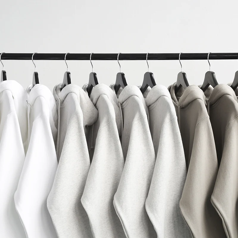 Tシャツを横から見るとどう着こなす？肩幅に合わせた着こなしのコツと、おすすめのアイテムは？