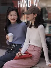 高級感漂う白いハイネックニットトップス【女性用・フィットデザイン・春用】
