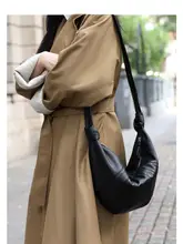 ラムスキンのショルダーバッグ【軽量・ジュエルデザイン・斜め掛け可能】