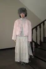 粉色の羽毛コート【デザイン性・流行のスタイル】