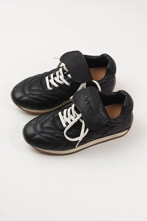 春秋用カジュアルスニーカー【深口・中ヒール・内蔵ヒール・ブラック】