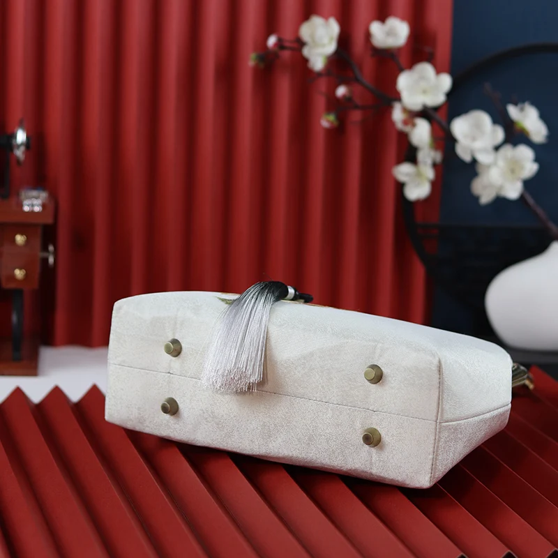 treasureバッグとは？中国風ダブルサイド刺繍バッグの実用性と使用シーンを解説