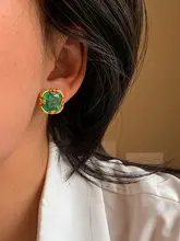 金属製シルバーカラー・グリーンアイスクリスタル宝石ジルコニアピアス【高級感あるデザイン】