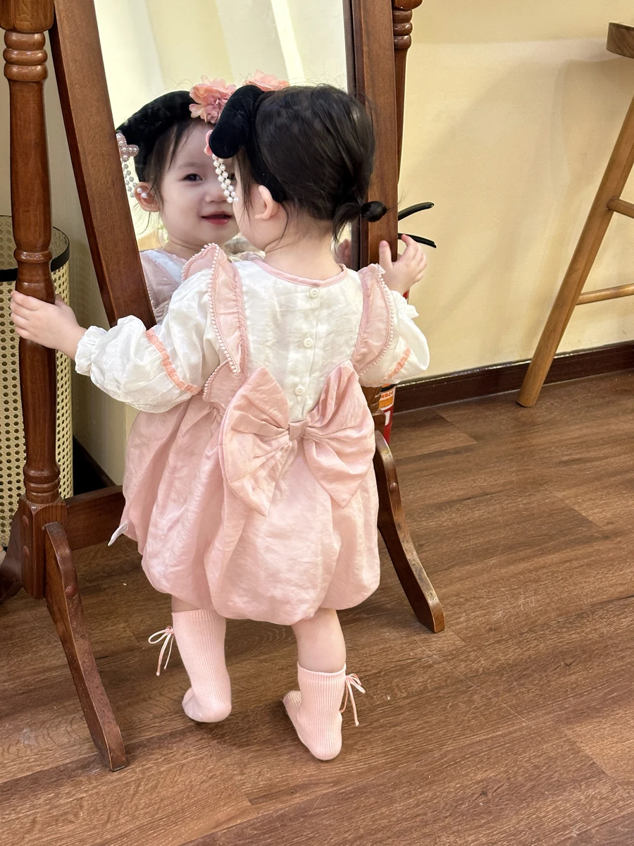 1歳誕生日の祖父母に贈る服は、華やかさと温かみのバランスが鍵です！
