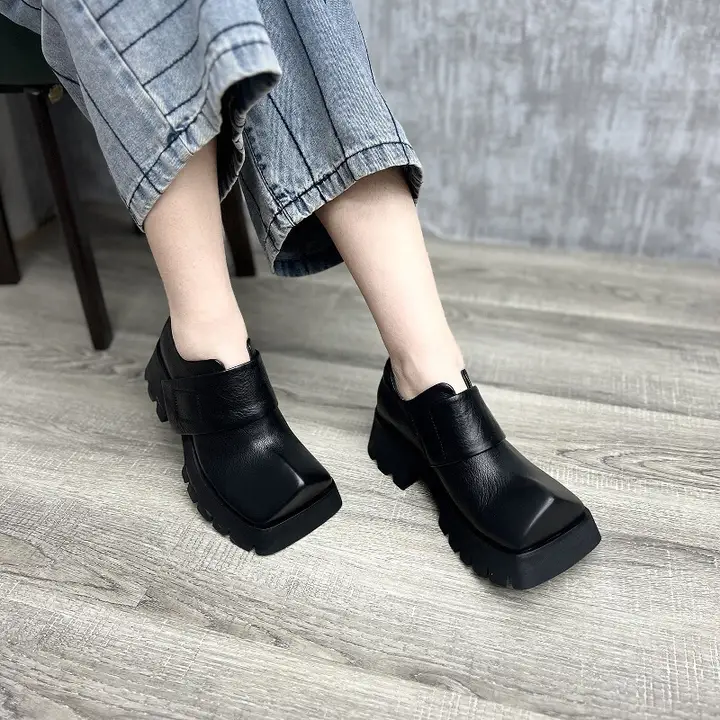 個性的なスクエアトゥの厚底レトロスタイルレザーシューズ【女性用・粗いヒール・四季対応】