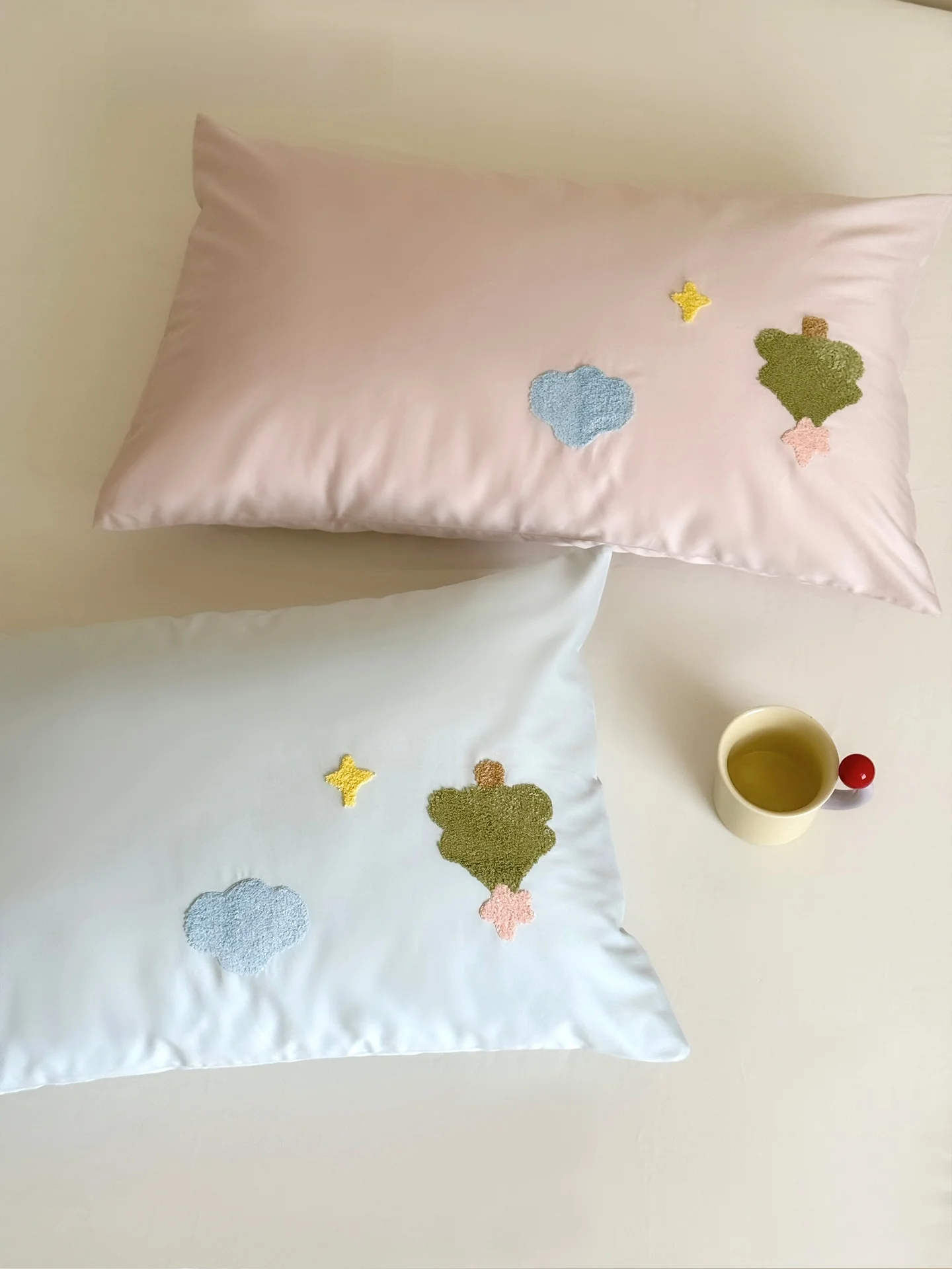 可愛いタオル刺繍の長綿製まくらカバー：洗濯可能で衛生的に使える家庭用カバーの実用性