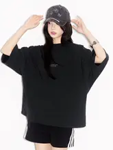 ユニセックスデザインのロゴプリント半袖Tシャツ【ゆったりとしたシルエット・夏用】