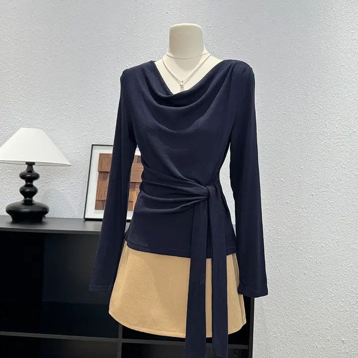 デザイン性のあるドレープネック長袖Tシャツ【女性用・秋先取り・ベーシックスタイル】