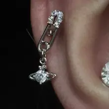 満天の星をイ�メージしたダイヤモンド風ペイント耳骨ピアス【チタン鋼製・取り外し不要】