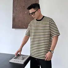 ストライプデザインの短袖Tシャツ【シンプル・ラウンドネック・メンズ用】