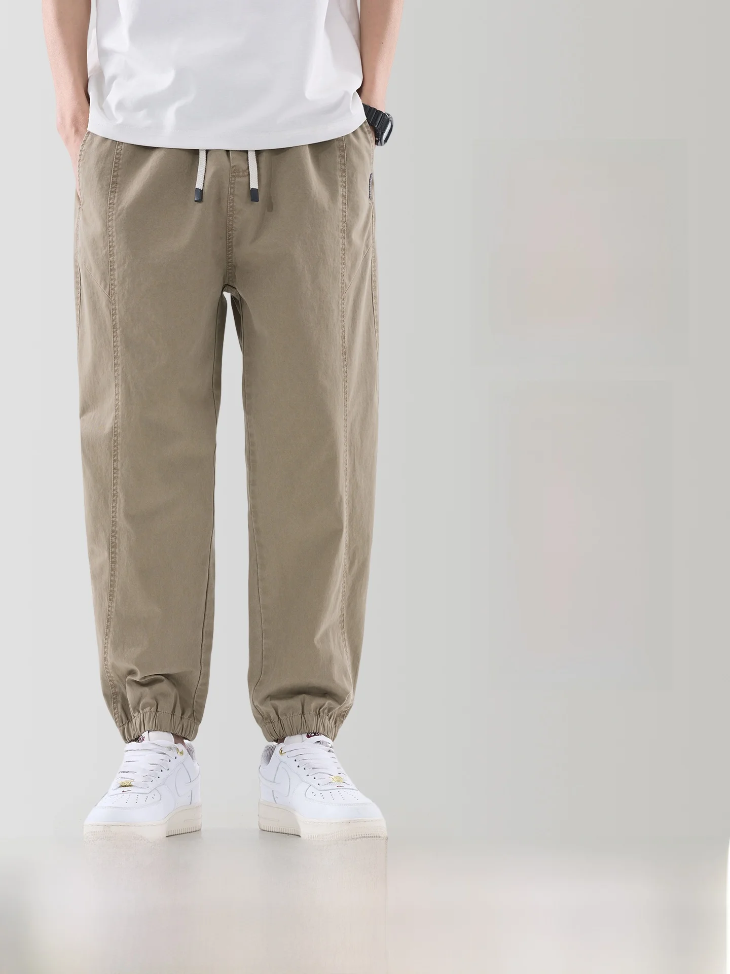 40代の男性が選ぶカーゴパンツは、本当に「ハーレムスタイル」なのか？