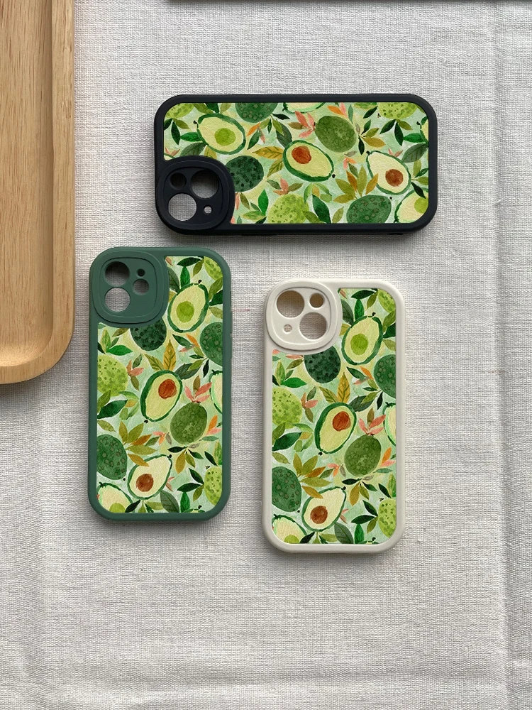 100均スマホケースと比べて、アボカド水彩イラストスマホケースはどれほどおしゃれで実用的か？