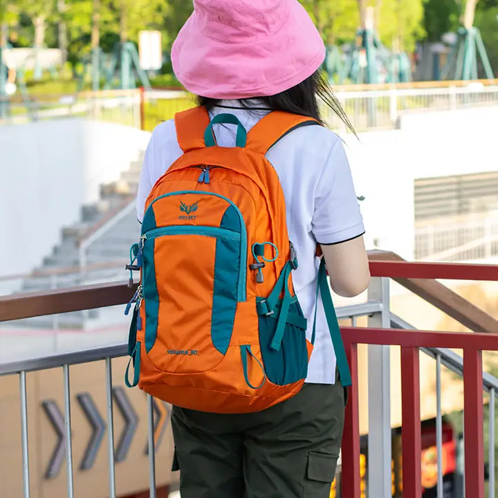 軽量大容量アウトドア登山リュックサック【男女兼用・トレッキング・旅行用】