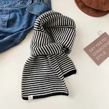 秋冬用ニットストライプスカーフ【保温・首元を優しく包む・飾り付き】