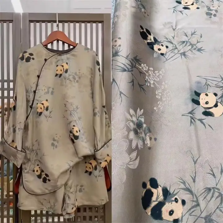 透かし模様のシルク製ドレス【新中式・極上の柔らかさ・紅色】（セットアップ対応）