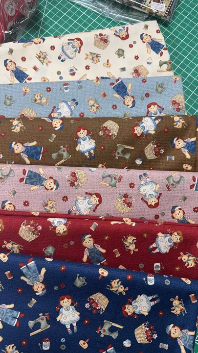 日本製 綿100%のプリント生地【カントリードール・パッチワーク・手作りDIY用】