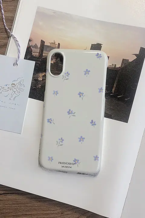 クリームカラーの優しい小花デザインiPhoneケース【iPhone対応・半包仕様】