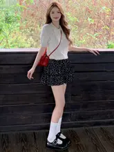 黒いフラワープリントのハイウエストミニスカート【春向け・ふんわりデザイン・可愛いおしゃれ】（セットアップ対応）