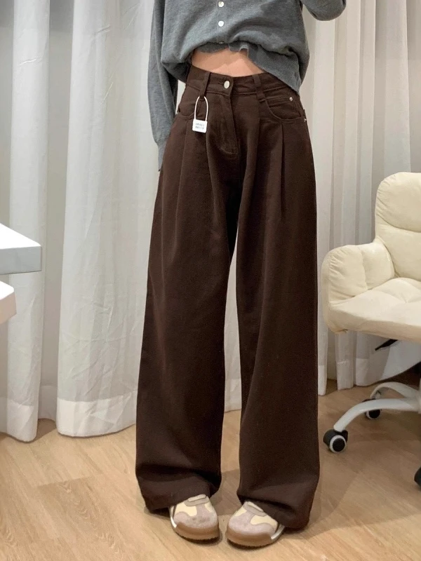アメリカンヴィンテージ風ダークブラウンシワ入りストレートデニムパンツの着こなしとシーン別ガイド