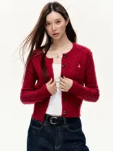 ワインレッドニットカーディガン【麻花デザイン・フィット感のある短丈・秋用】