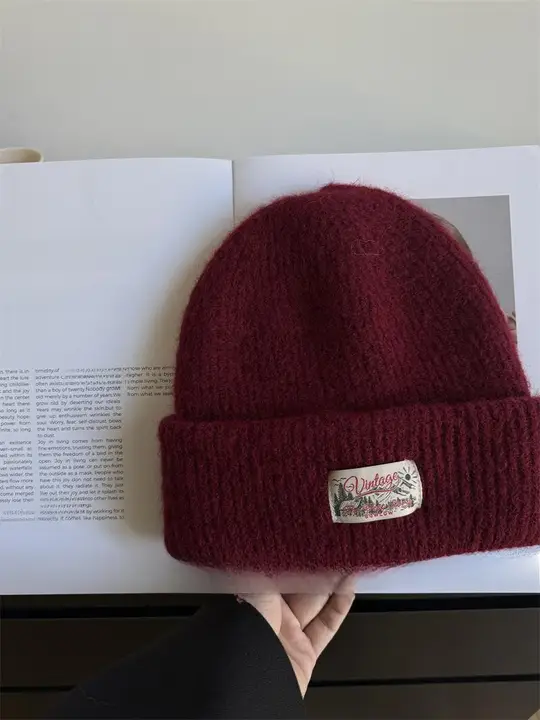 おしゃれなワインレッドニット帽【ウール・保温・ユニセックス】