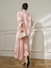春用 ゆったりフィット ピンクボタン付きカラーシャツ【通勤スタイル・長袖】