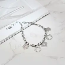 華やかさを演出する！オープンフラワーデザインのブレスレット【チタン製・ローズゴールド仕上げ・カジュアルアクセサリー】