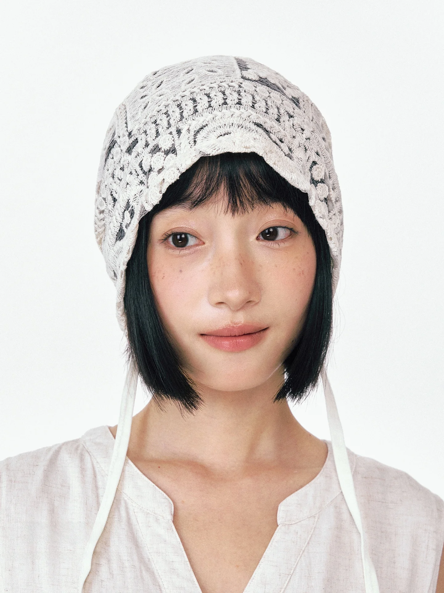 春夏の通勤スタイルに欠かせない「レースメッシュキャップ」は、どんなものか？