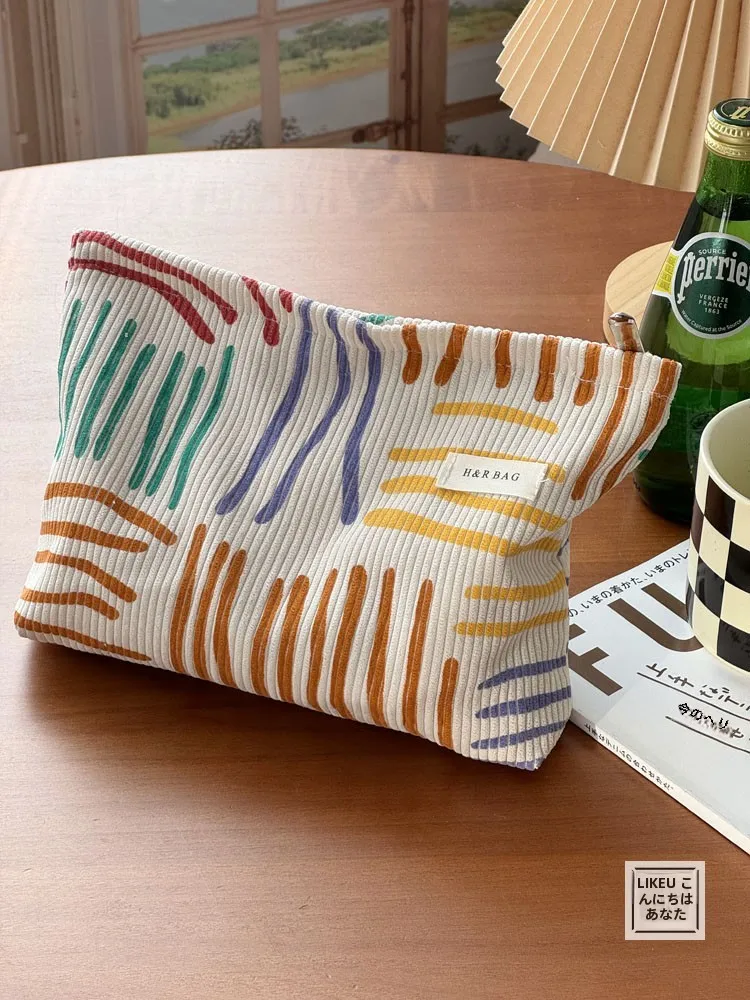 花柄コーデュロイ化粧ポーチ：プチギフト200円以下でオシャレな小物収納を実現